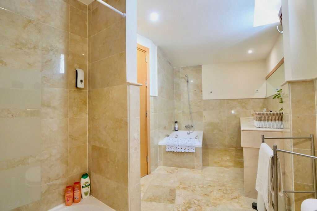 Penthouse Altos de los Monteros Málaga - image 8