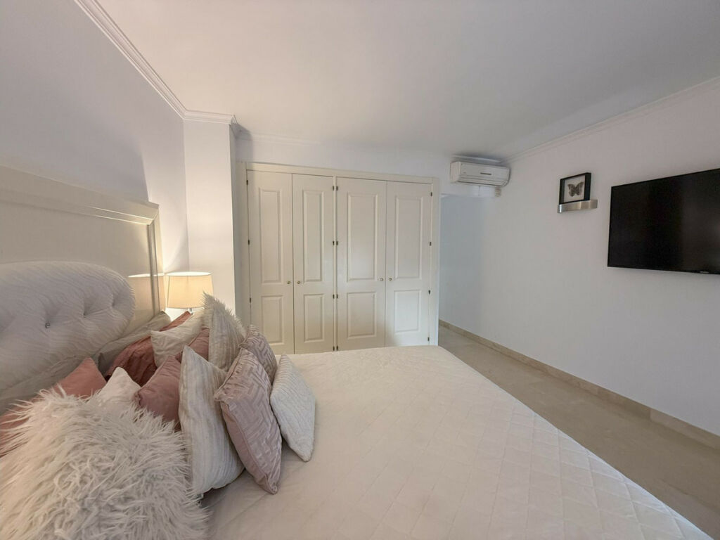 Townhouse Atalaya Málaga - image 8