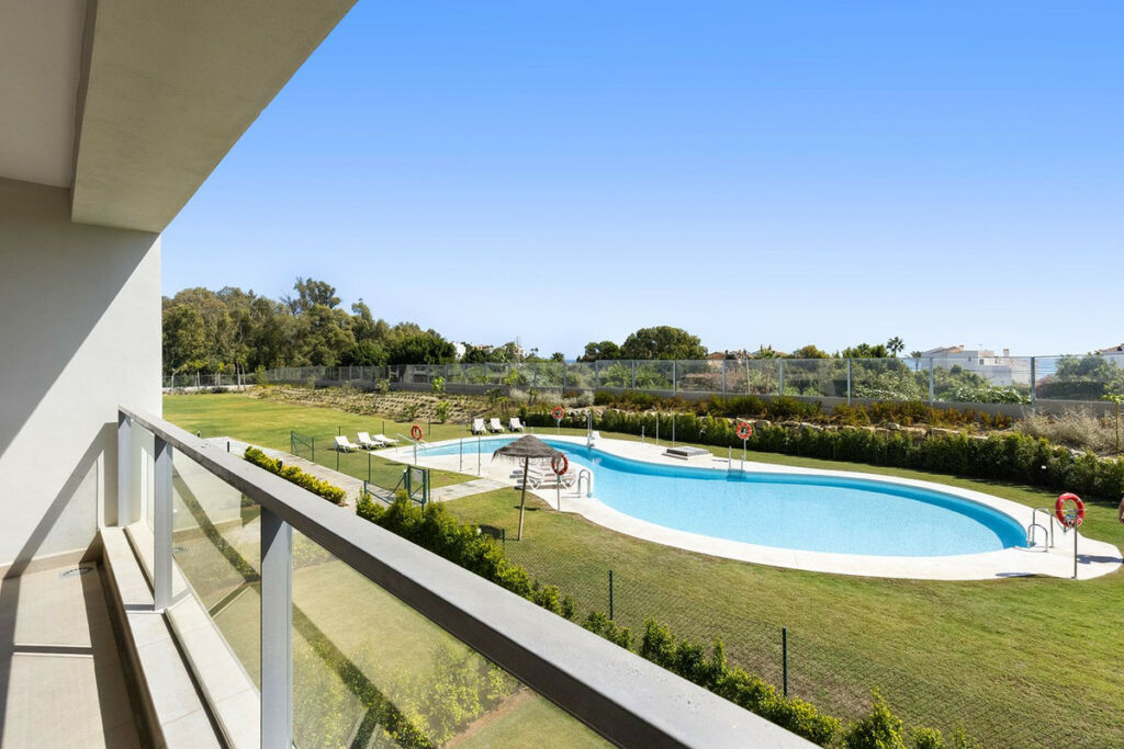 Middle Floor Apartment Casares Playa Málaga - image 8