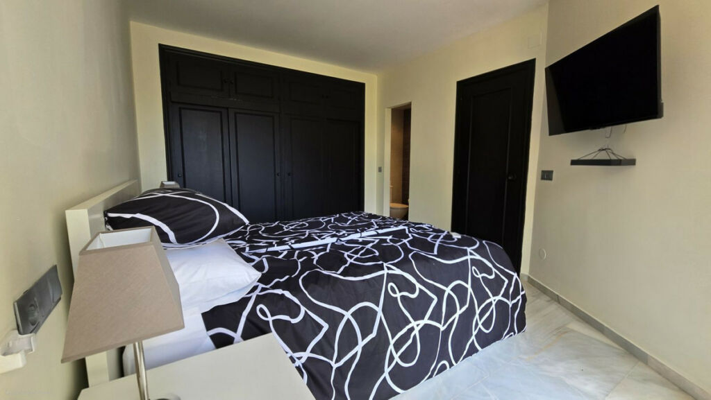 Ground Floor Apartment Calahonda Málaga - image 8