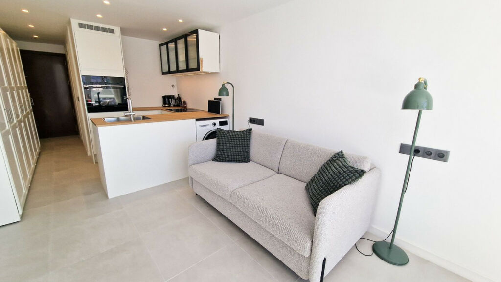 Middle Floor Apartment Benalmadena Málaga - image 8