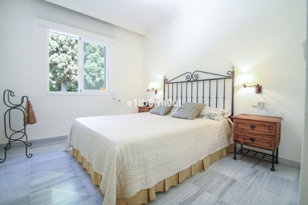 Middle Floor Apartment The Golden Mile Málaga - image 8