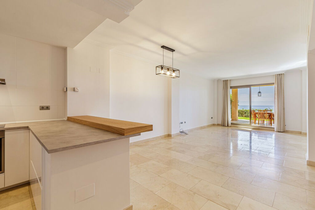 Ground Floor Apartment Benahavís Málaga - image 8