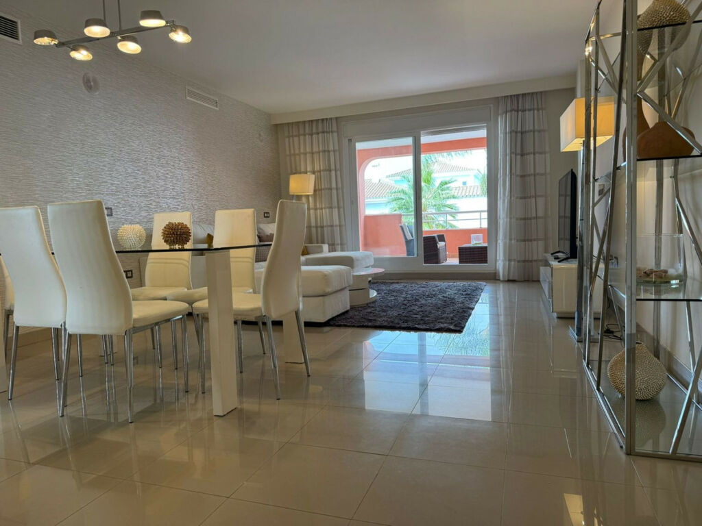Middle Floor Apartment New Golden Mile Málaga - image 8
