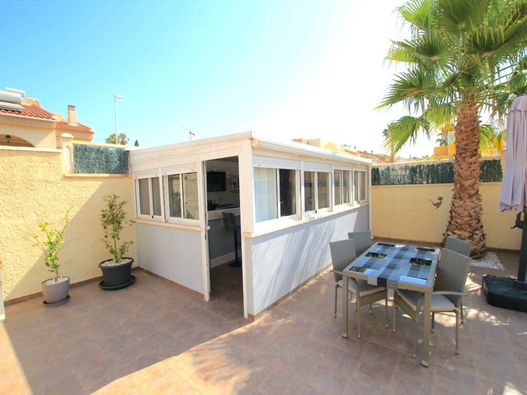 Detached Villa Benimar Alicante - image 8