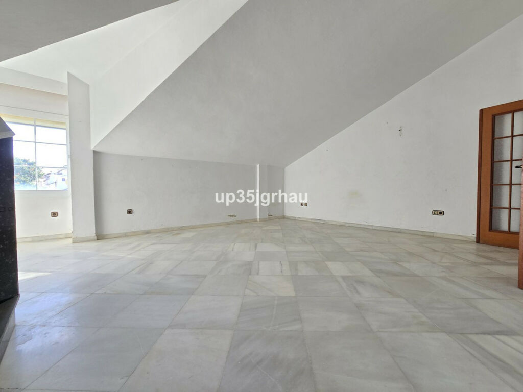 Top Floor Apartment Estepona Málaga - image 8