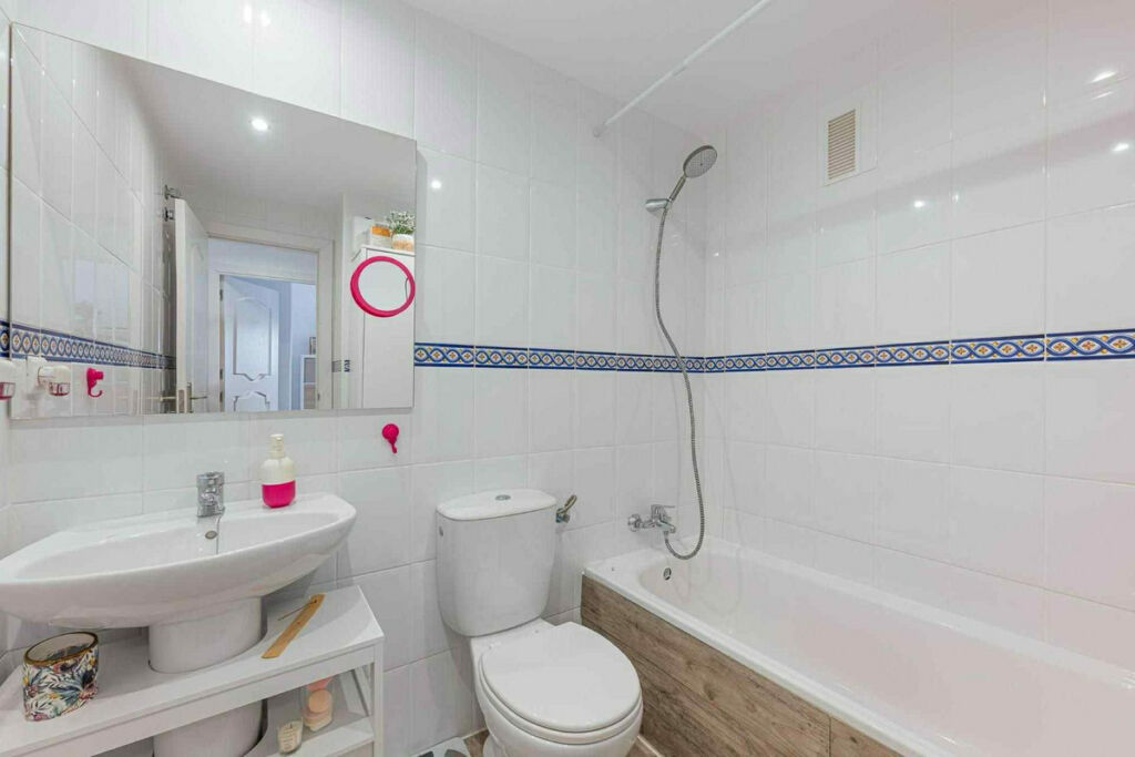 Top Floor Apartment Casares Málaga - image 8