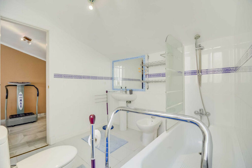 Penthouse Fuengirola Málaga - image 8