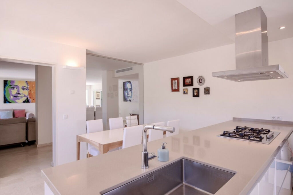 Detached Villa Marbesa Málaga - image 8