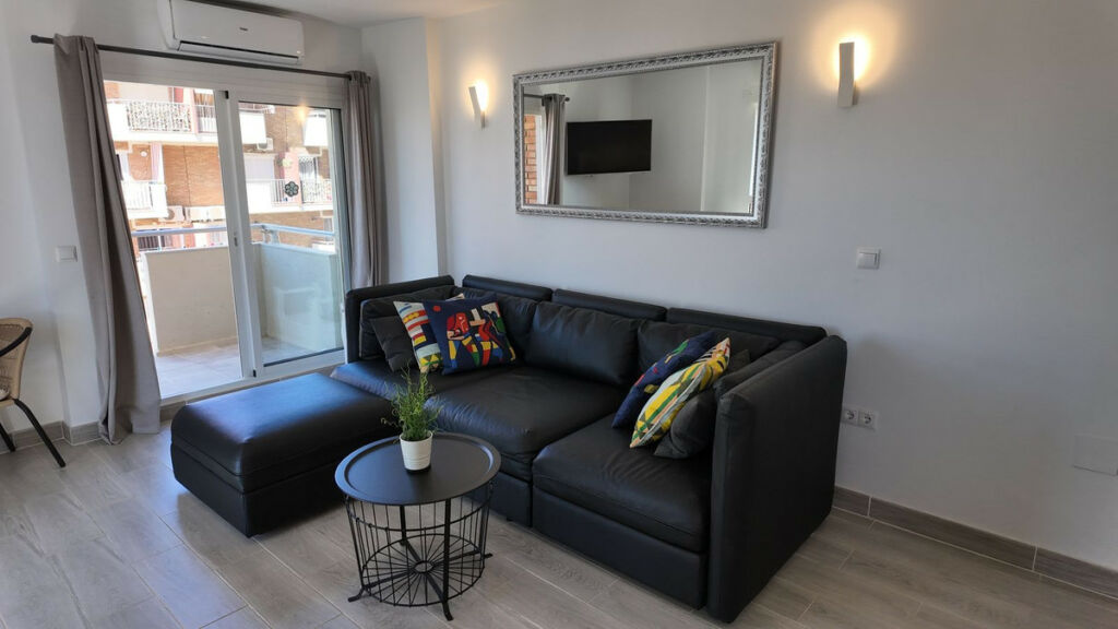 Middle Floor Apartment Benalmadena Málaga - image 7