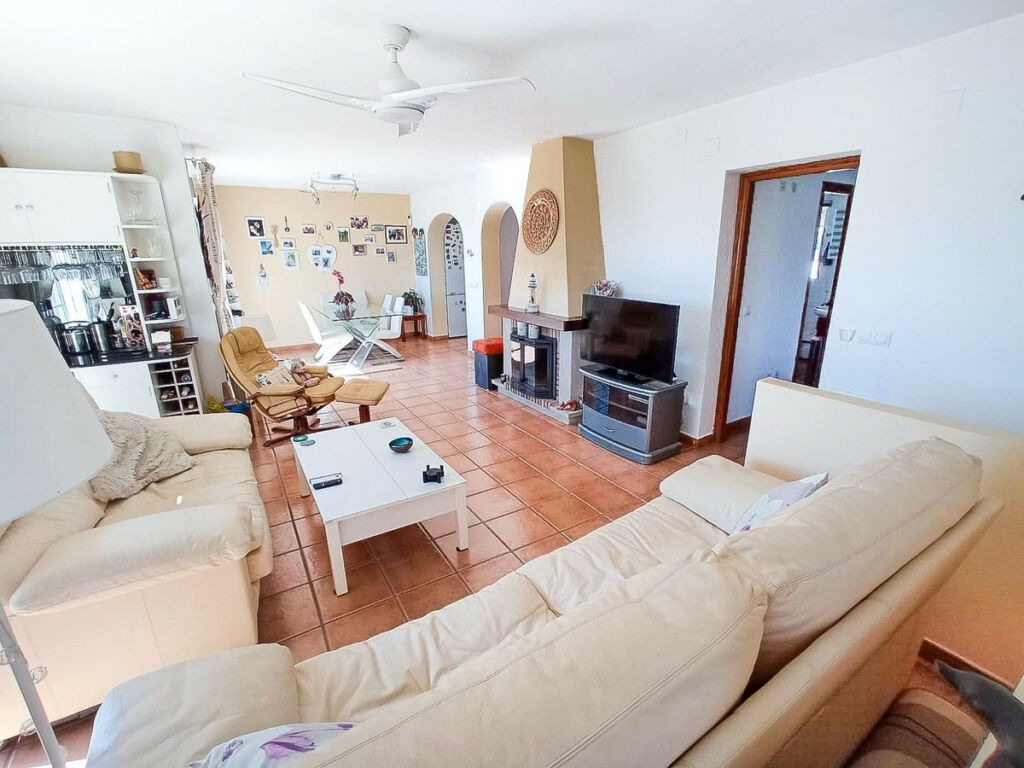 Detached Villa La Nucia Alicante - image 8