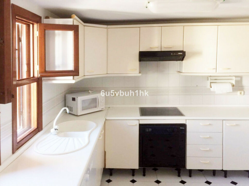 Townhouse Estepona Málaga - image 8
