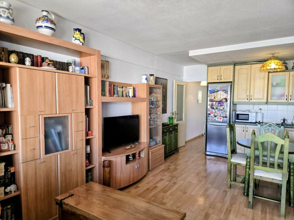 Middle Floor Apartment Montemar Málaga - image 8