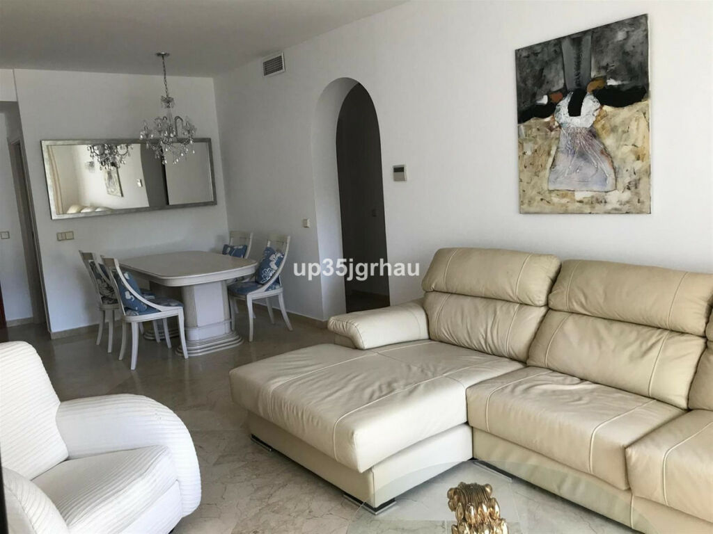 Middle Floor Apartment Estepona Málaga - image 7