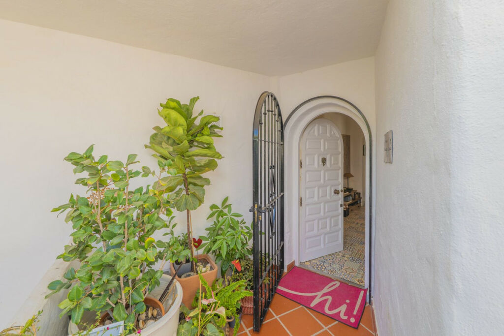 Middle Floor Apartment Altos de los Monteros Málaga - image 8