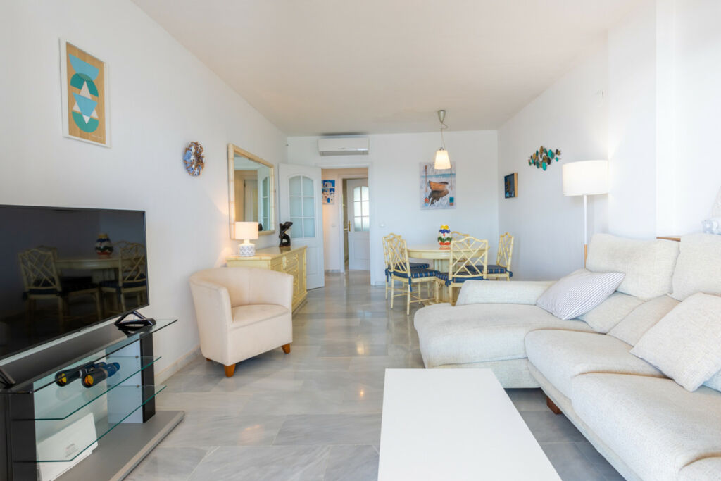 Middle Floor Apartment Calahonda Málaga - image 8
