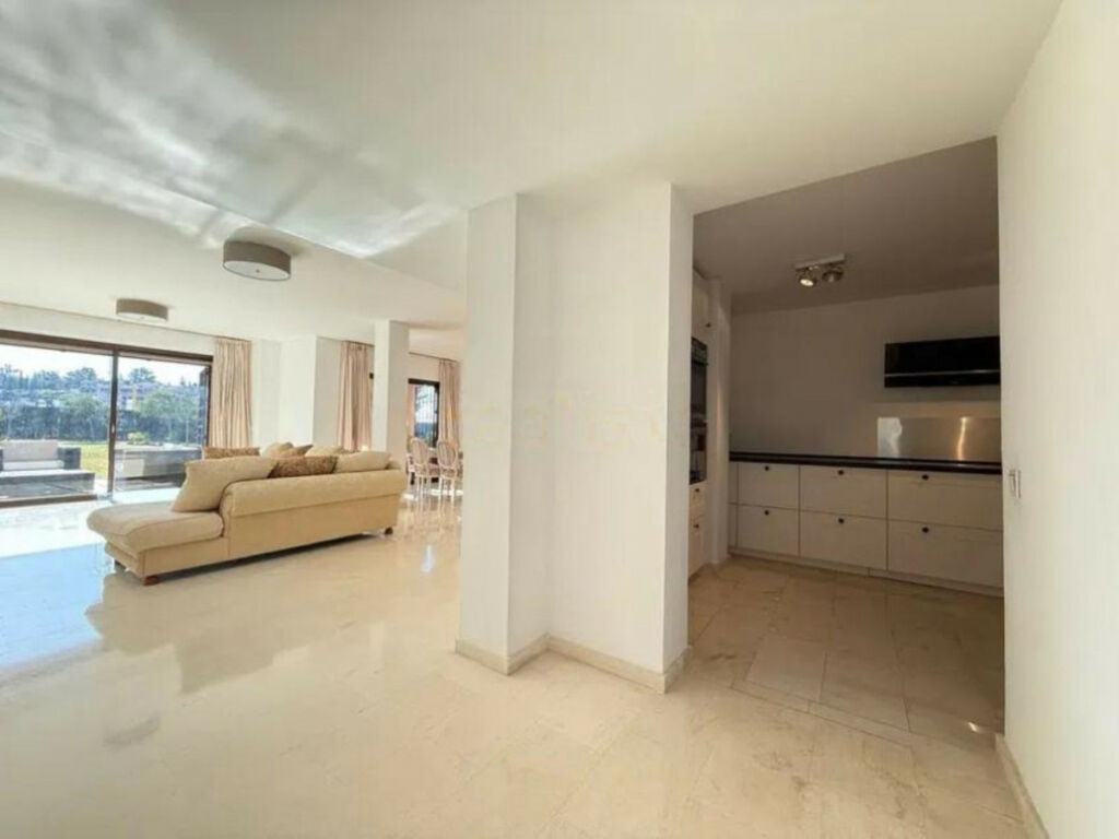 Ground Floor Apartment Atalaya Málaga - image 8