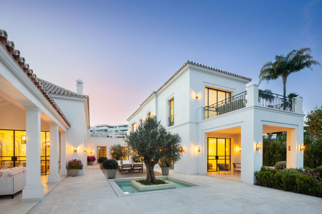 Detached Villa Nueva Andalucía Málaga - image 8
