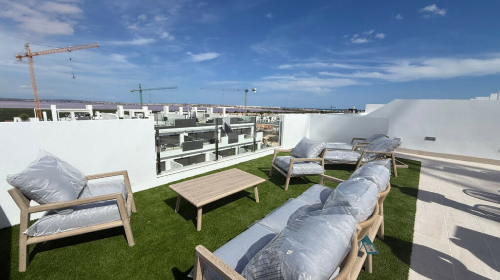 Middle Floor Apartment Torrevieja Alicante - image 8
