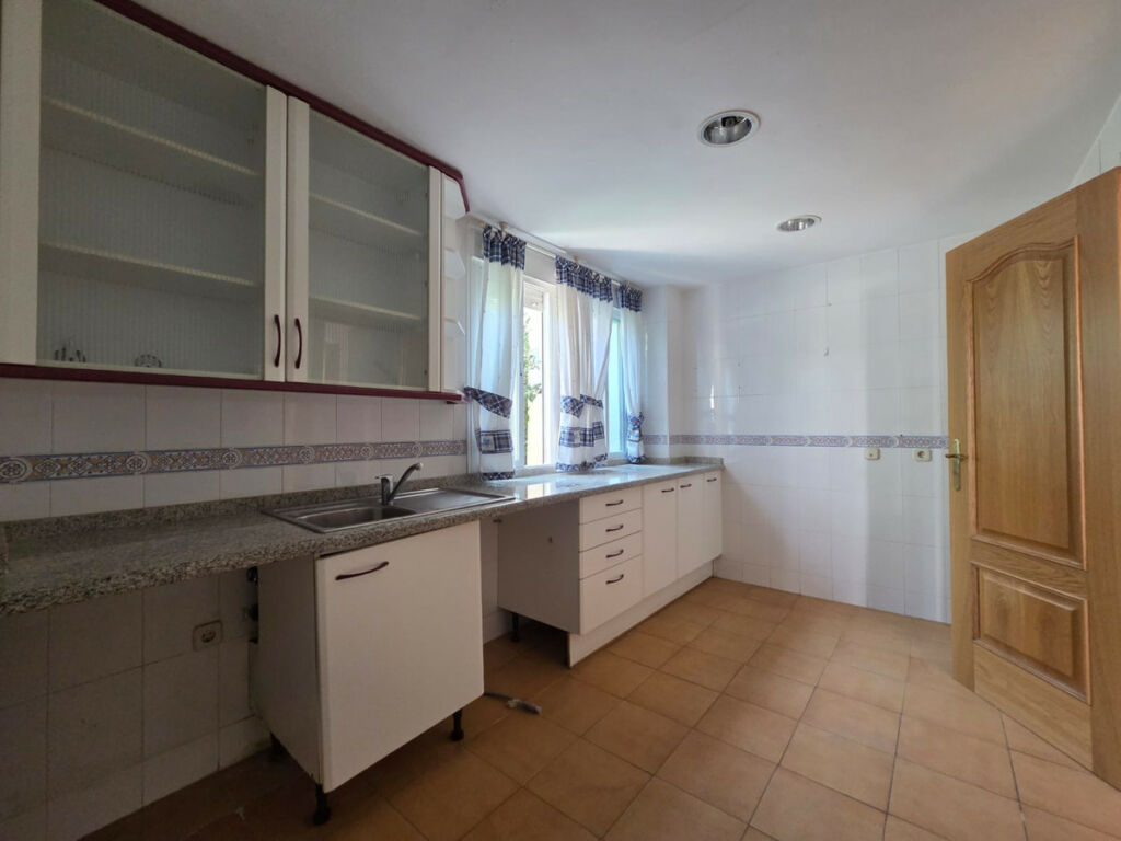 Semi-Detached House The Golden Mile Málaga - image 8
