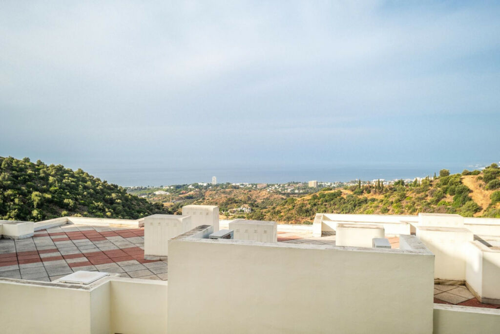 Middle Floor Apartment Altos de los Monteros Málaga - image 8
