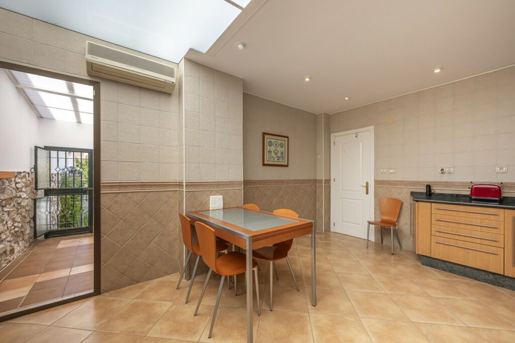 Semi-Detached House Málaga Centro Málaga - image 8