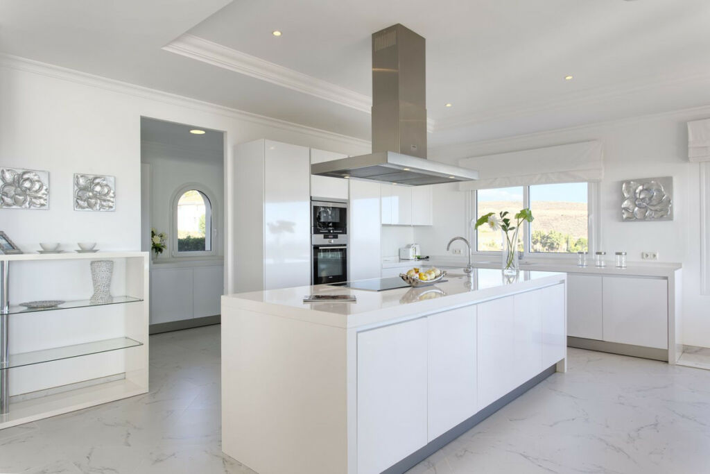 Detached Villa Los Flamingos Málaga - image 8