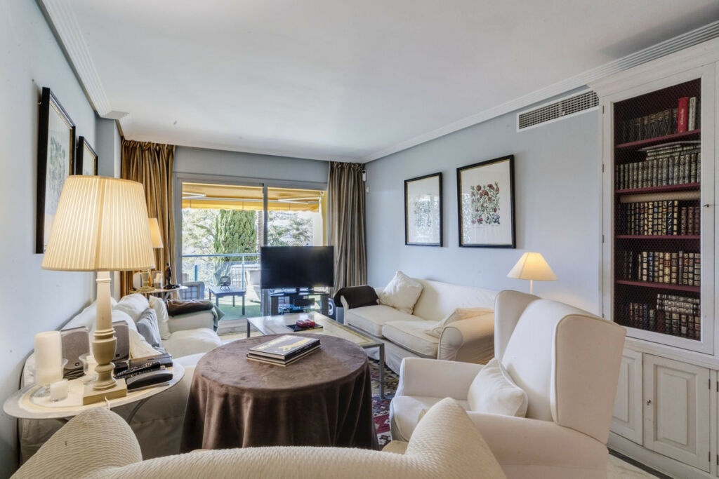 Middle Floor Apartment Bahía de Marbella Málaga - image 8