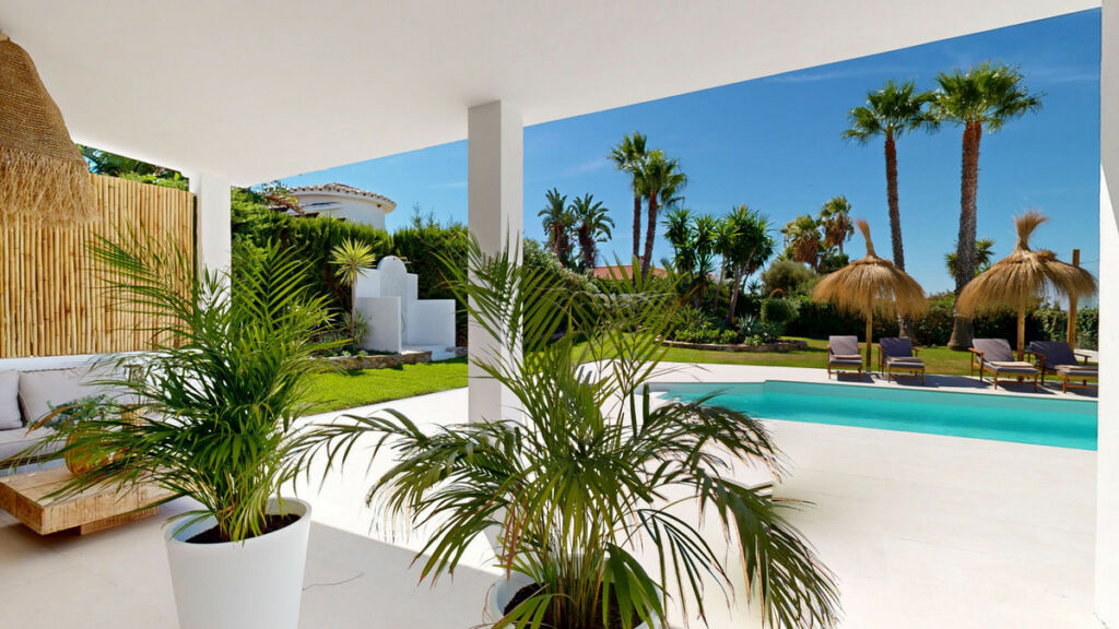 Detached Villa Estepona Málaga - image 10