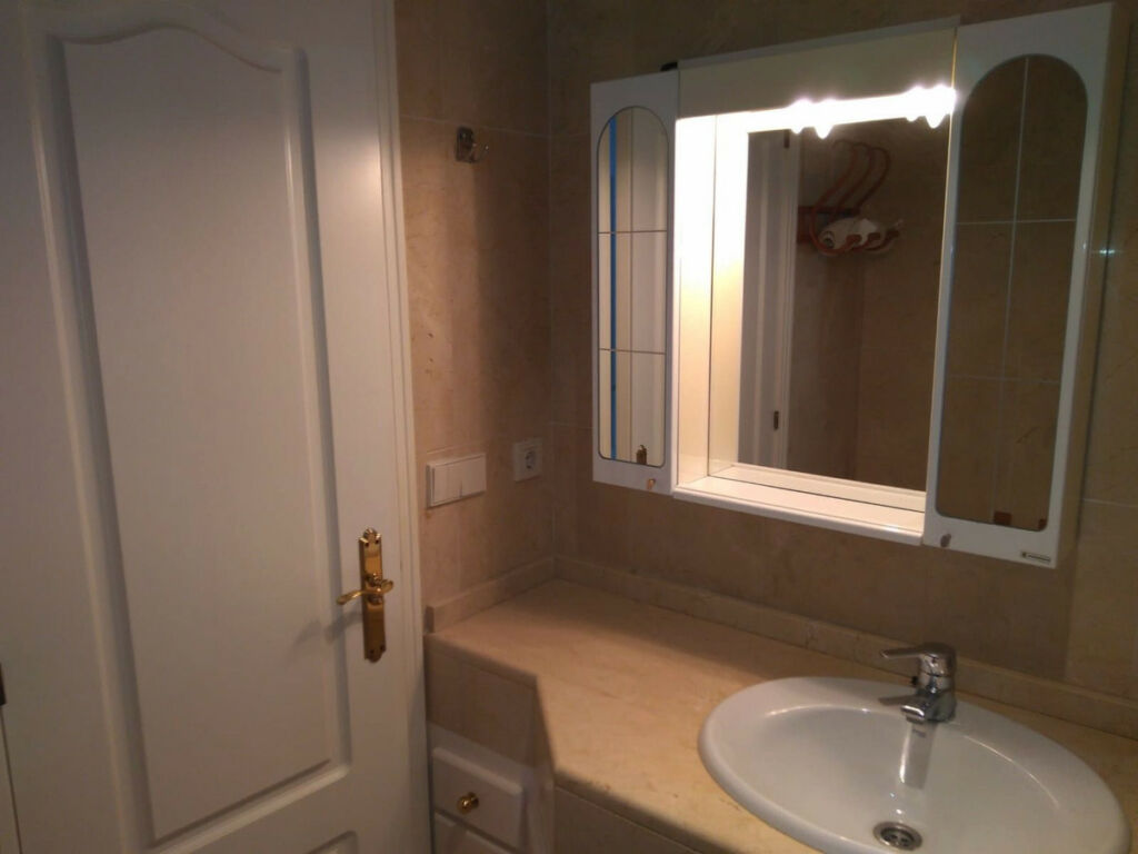 Middle Floor Apartment Marbella Málaga - image 8