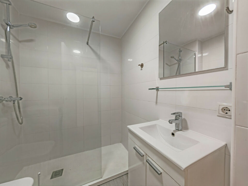 Middle Floor Apartment Marbella Málaga - image 8