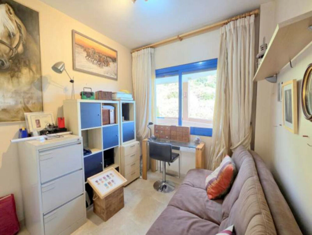 Middle Floor Apartment La Duquesa Málaga - image 8