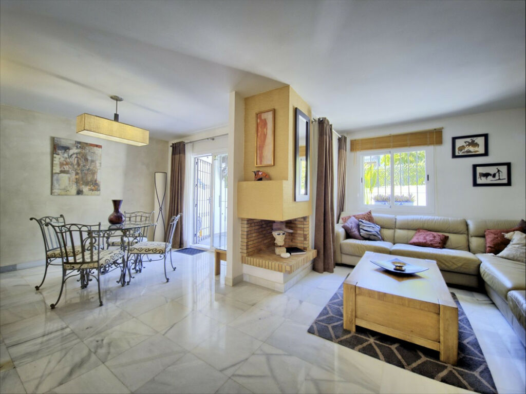 Townhouse Nueva Andalucía Málaga - image 8