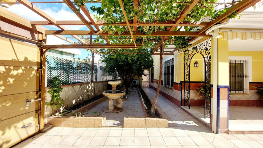 Townhouse Los Boliches Málaga - image 8