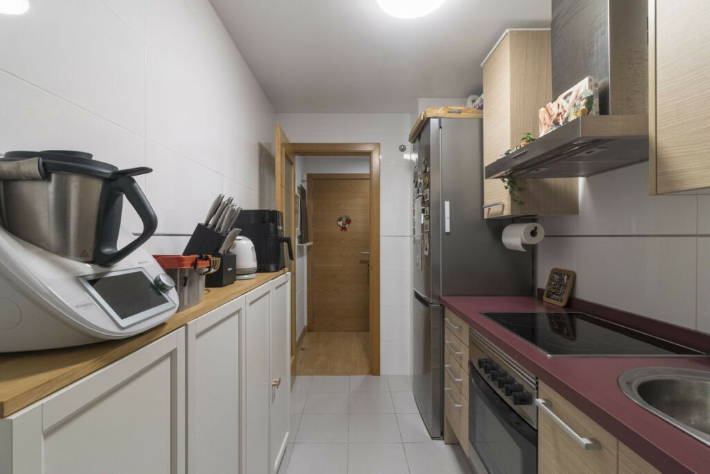 Middle Floor Apartment Benalmadena Málaga - image 8