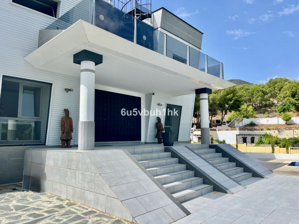 Detached Villa Alhaurín de la Torre Málaga - image 8