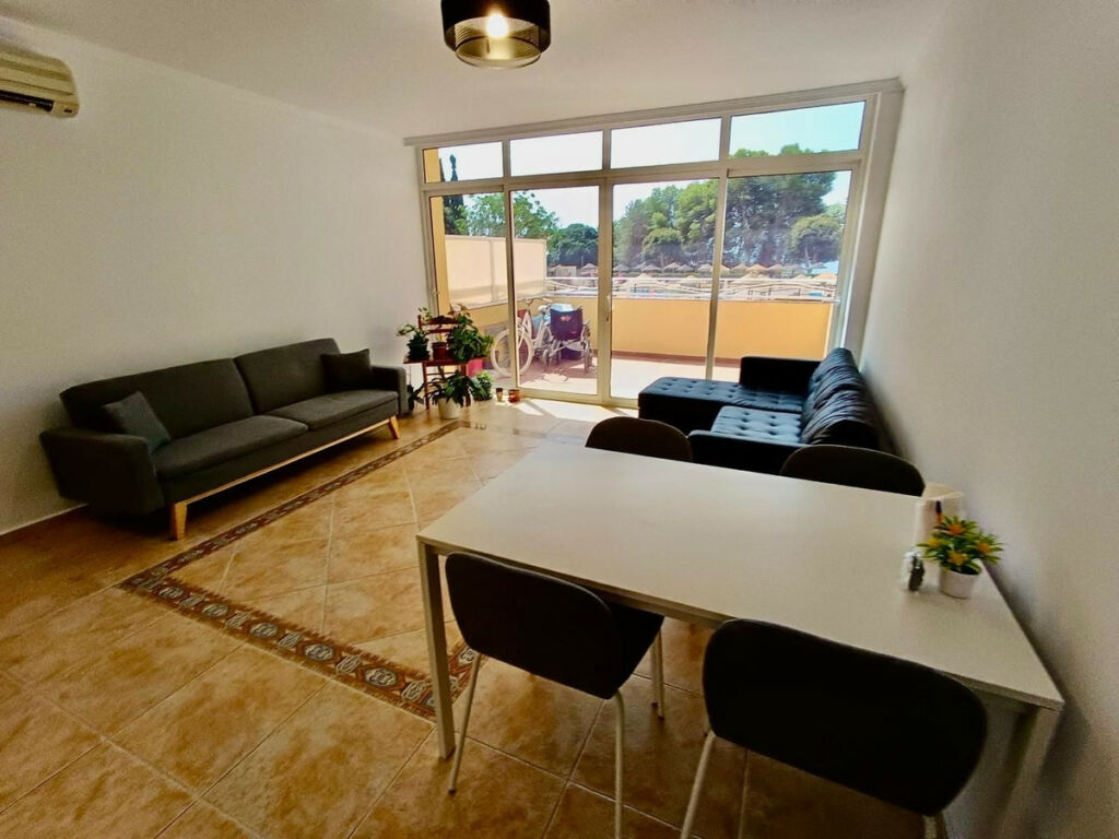 Middle Floor Apartment Benalmadena Málaga - image 8