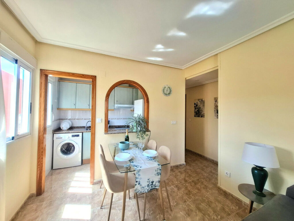 Middle Floor Apartment Torrevieja Alicante - image 8