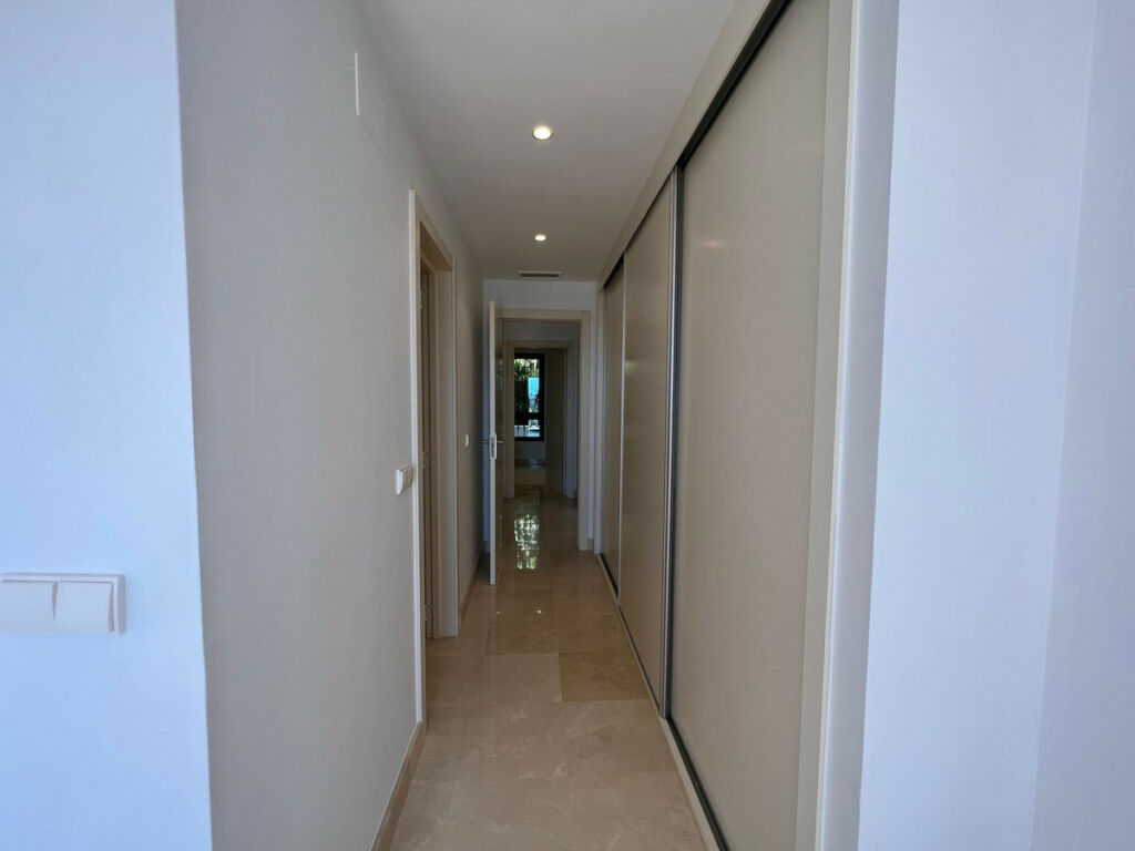 Middle Floor Apartment La Quinta Málaga - image 8