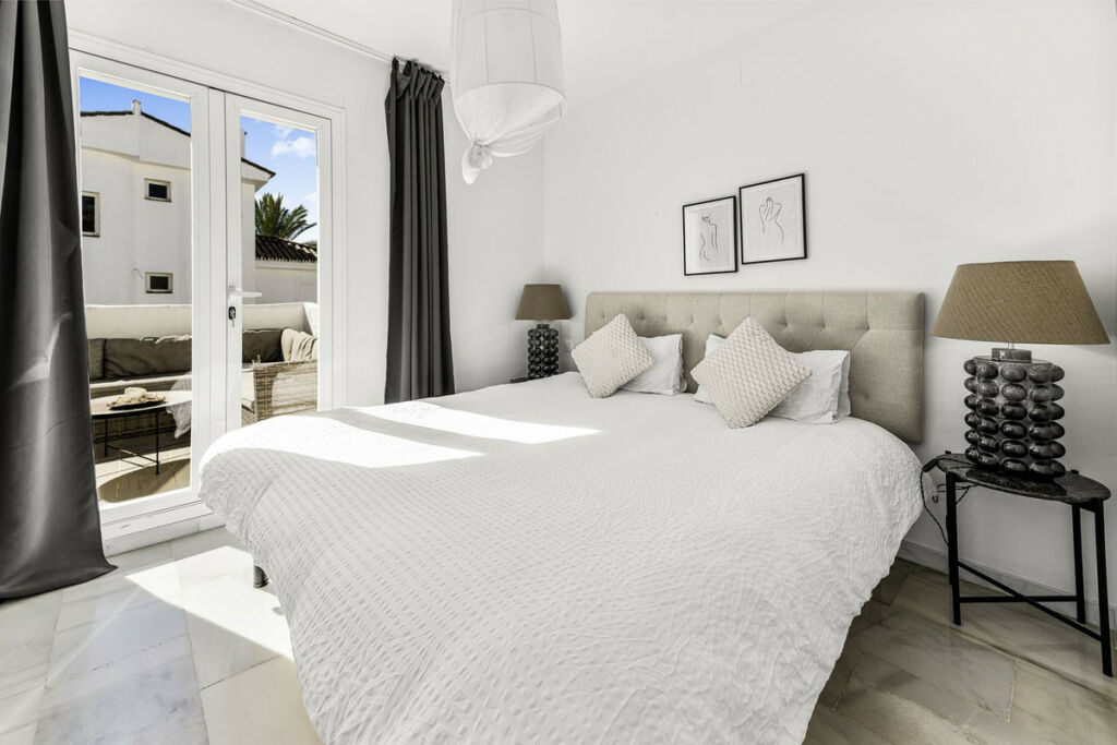 Penthouse Duplex Nueva Andalucía Málaga - image 8