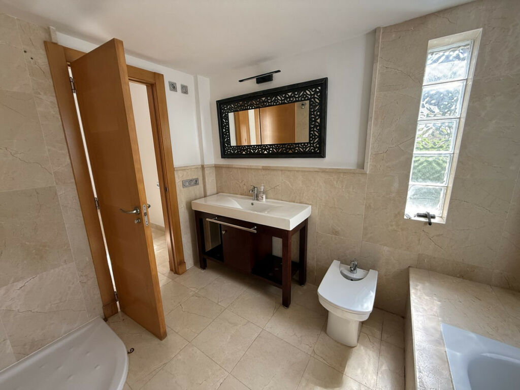 Middle Floor Apartment Los Flamingos Málaga - image 8