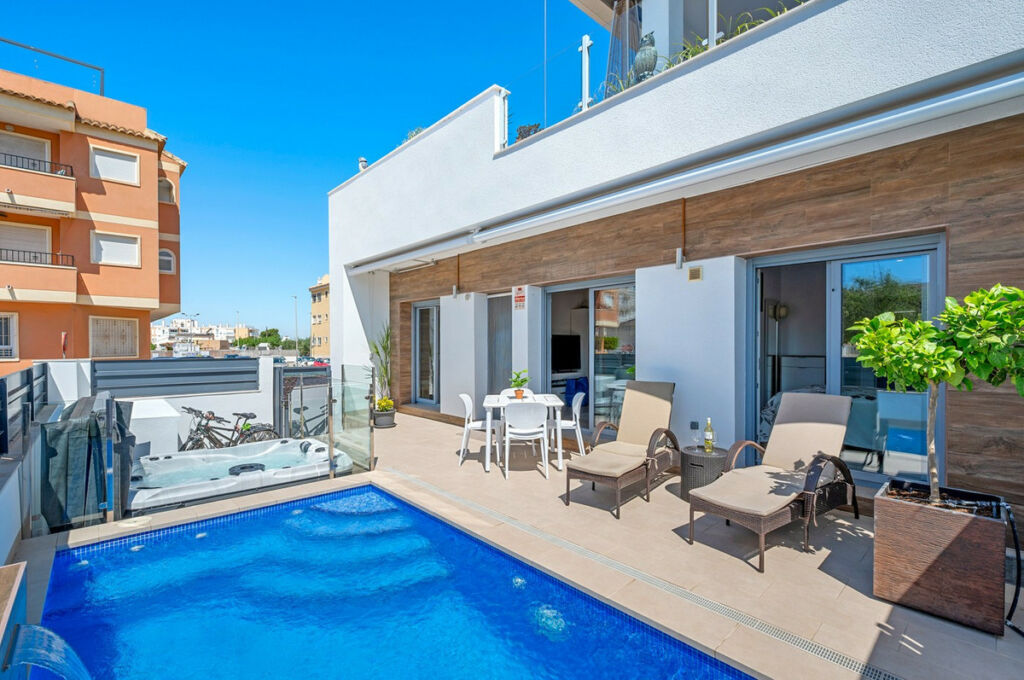 Townhouse Formentera del Segura Alicante - image 8