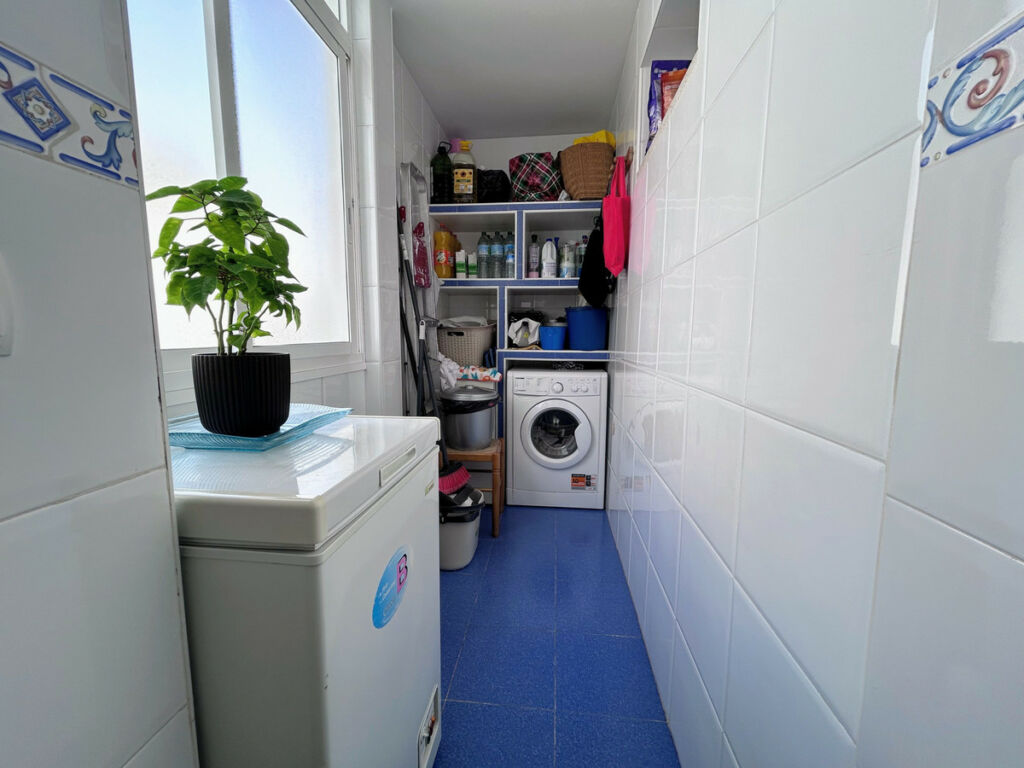 Middle Floor Apartment Estepona Málaga - image 7