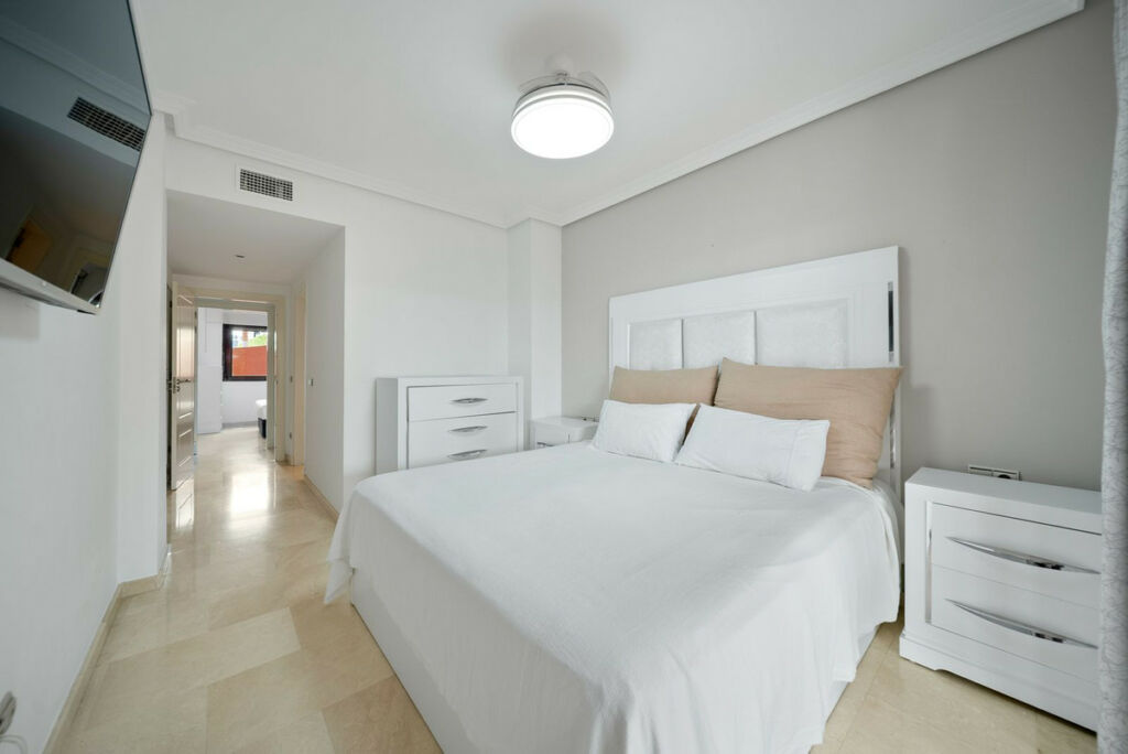 Ground Floor Apartment Casares Málaga - image 8
