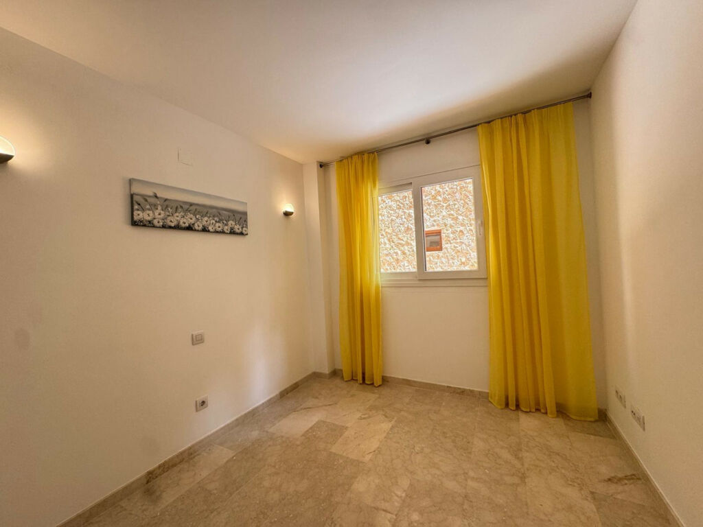 Middle Floor Apartment Torrevieja Alicante - image 8