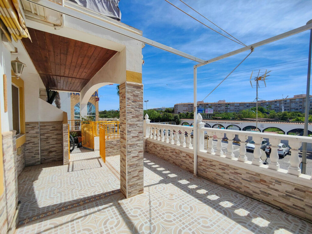 Top Floor Apartment El Acequion Alicante - image 8