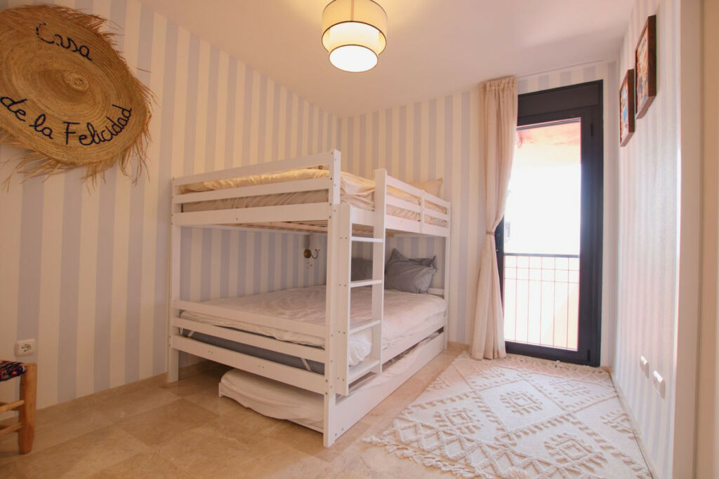 Middle Floor Apartment Calahonda Málaga - image 6