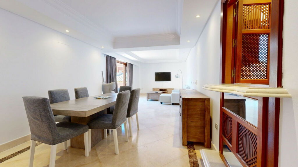 Middle Floor Apartment Estepona Málaga - image 8