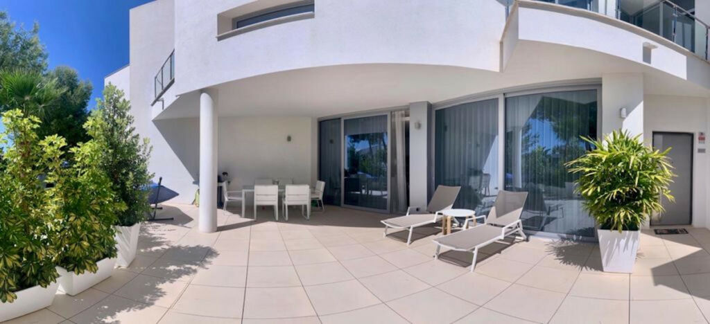 Townhouse Nagüeles Málaga - image 8