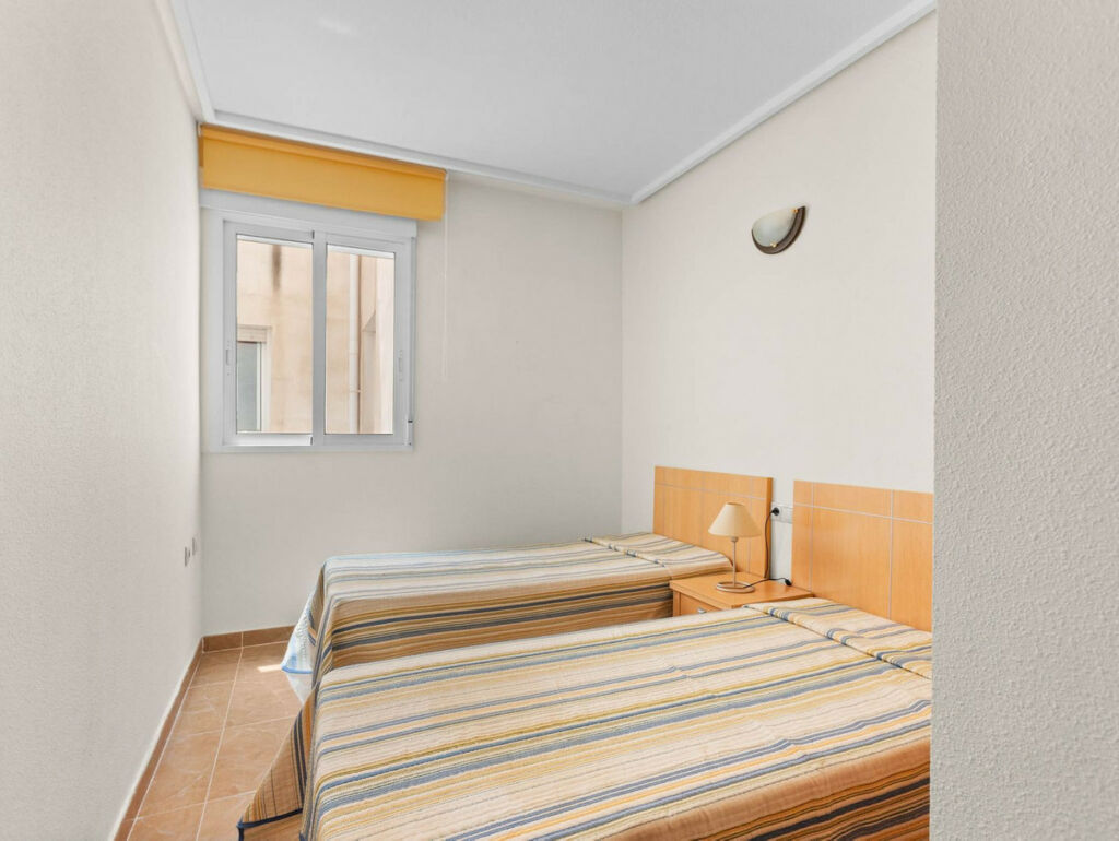 Middle Floor Apartment Torrevieja Alicante - image 8